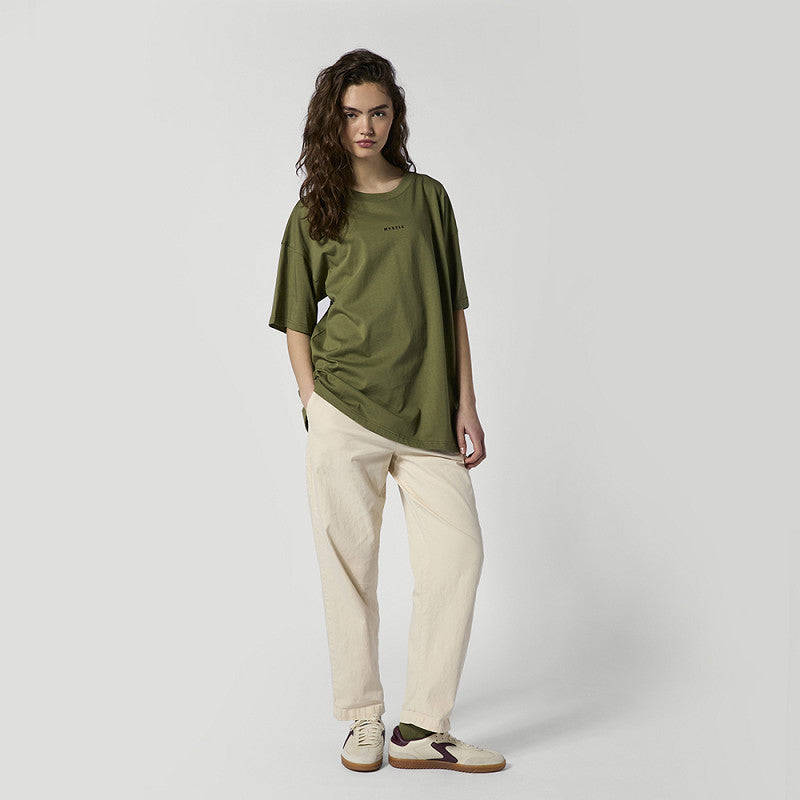 Cremefarbenes Concept H1 T-Shirt im Boxie-Oversized-Schnitt mit kleinem Logo