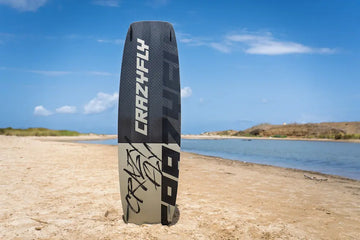 Raptor LTD mit Finnen im Sand