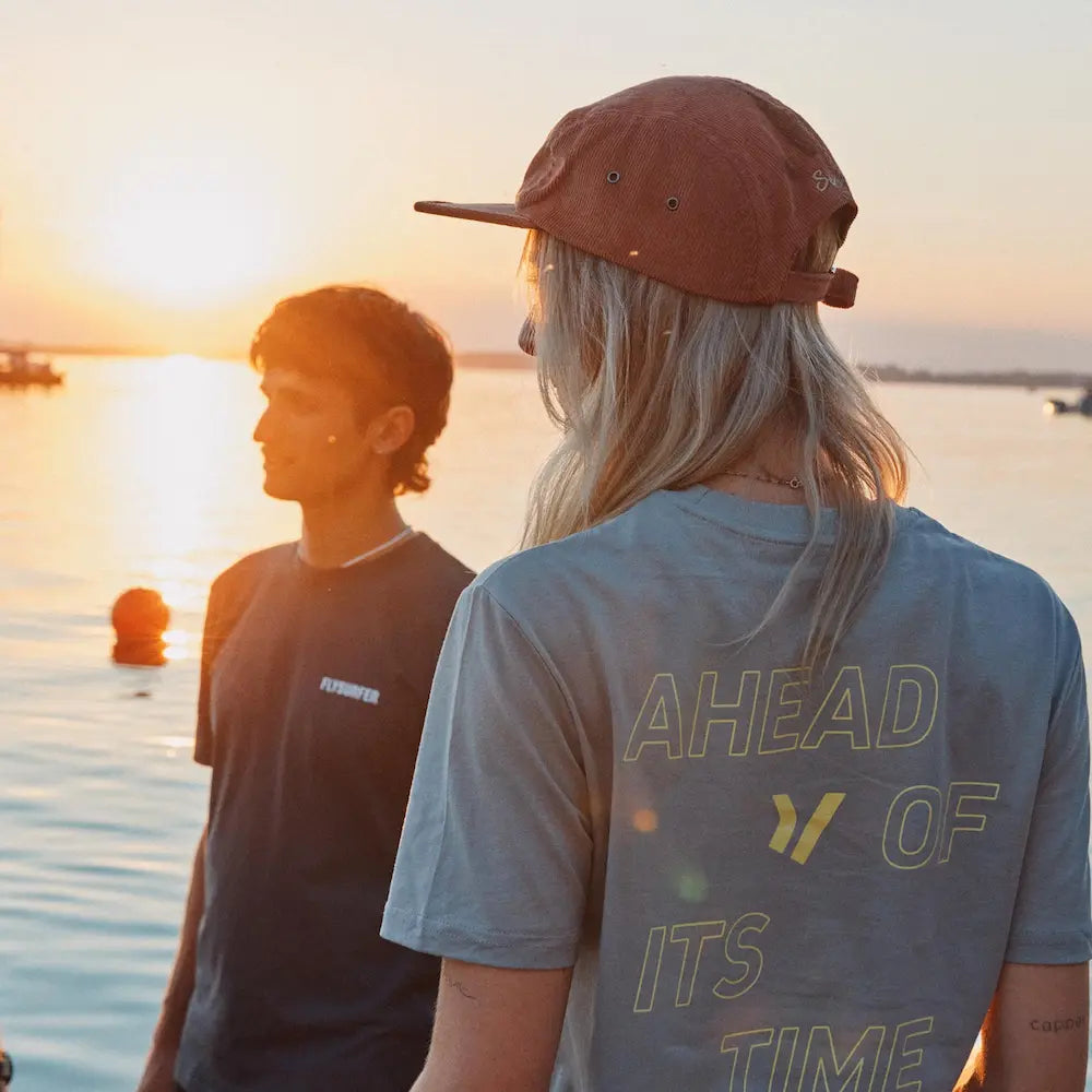Flysurfer Signature T-Shirt Light Grey bei Mann und Frau
