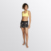 Mystic Jayde Boardshort mit Frau im Studio