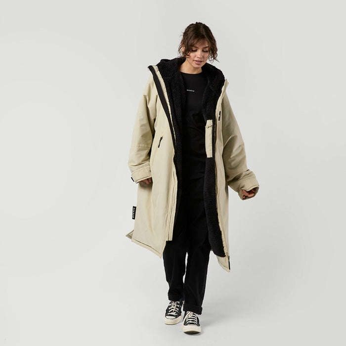 Mystic Poncho Explore Sand 2025