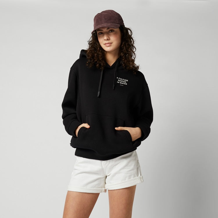 Mystic Culture Hoodie getragen von einer Frau