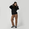 Mystic Concept SB1 Hood Sweat getragen von einer Frau mit Sonnenbrille