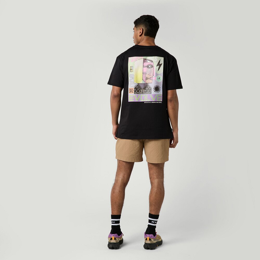 Mystic Groove Tee Black getragen von hinten