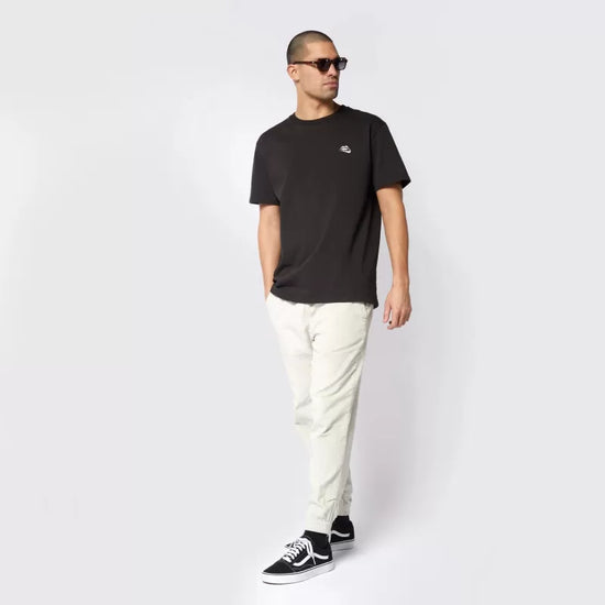 Mystic The Lips Tee black in der totalen