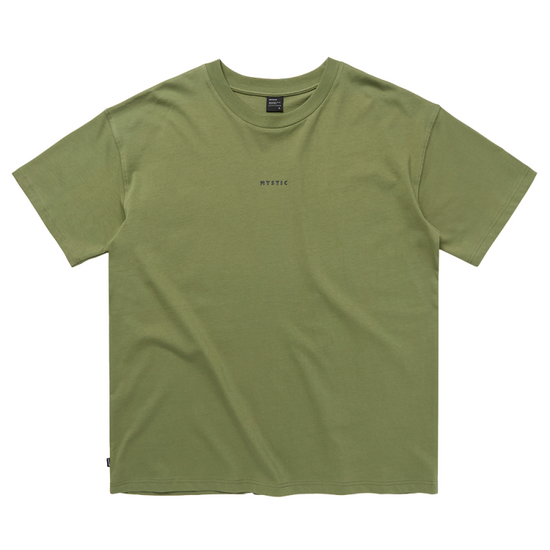 Flachliegendes olivgrünes T-Shirt mit Rundhals, Logo und Nackenetikett